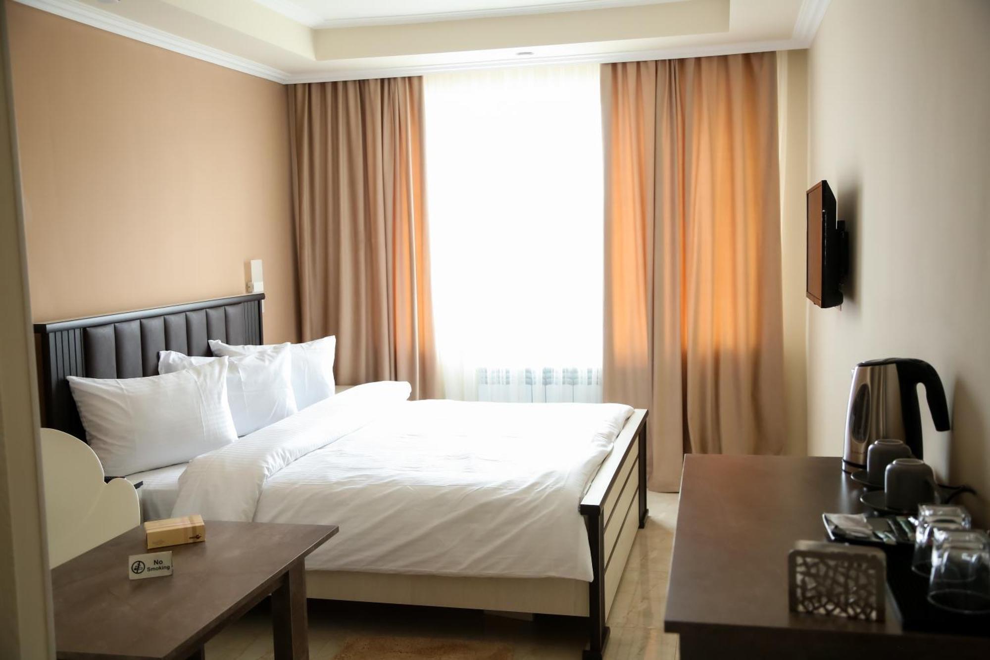 Vell Grey Hotel Martuni Exterior foto